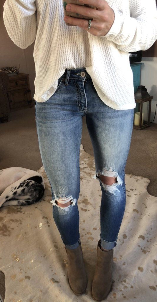 Can you still wear skinny jeans in 2021? Yes!!! Here’s how!