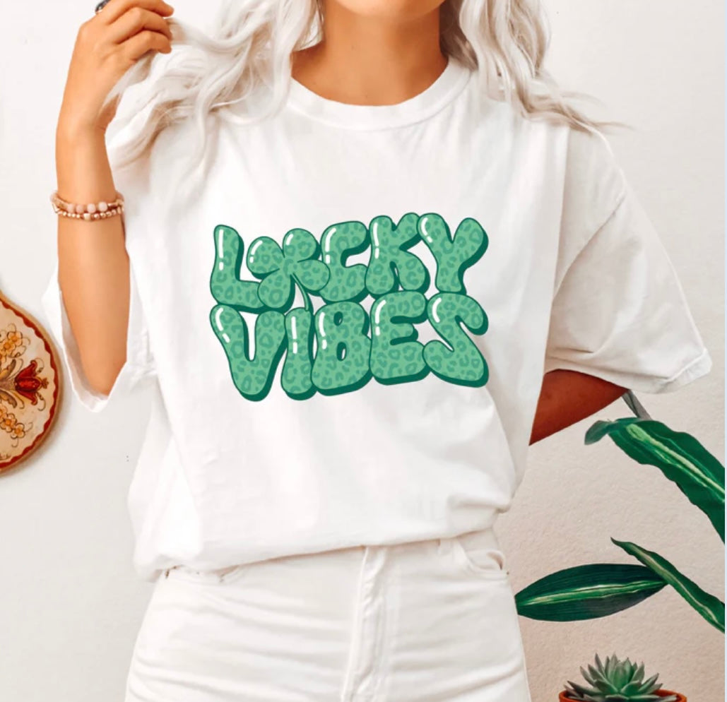 L🍀cky Vibes Tee